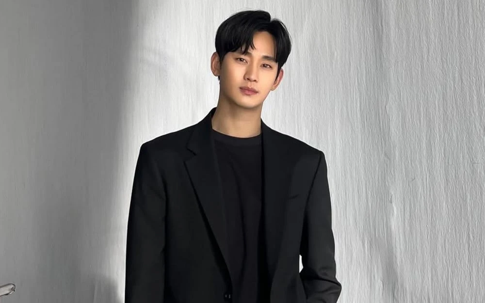 Lý do công bố 150 lá thư Kim Soo-hyun viết cho tình cũ lúc nhập ngũ