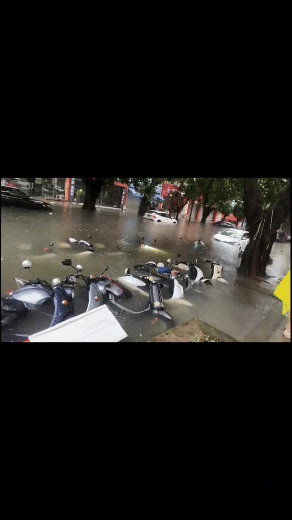 Cảnh tượng mưa ngập ở Thượng Hải khiến nhiều người giật mình, nhận xét: 