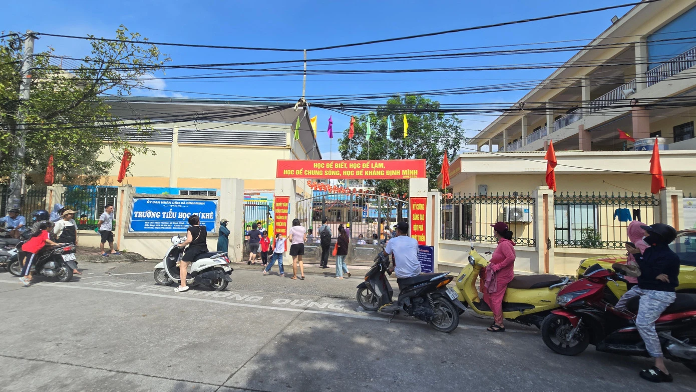 Đoàn liên ngành làm việc với trường học bị 'tố' đưa trứng, thịt bốc mùi vào bữa ăn của học sinh