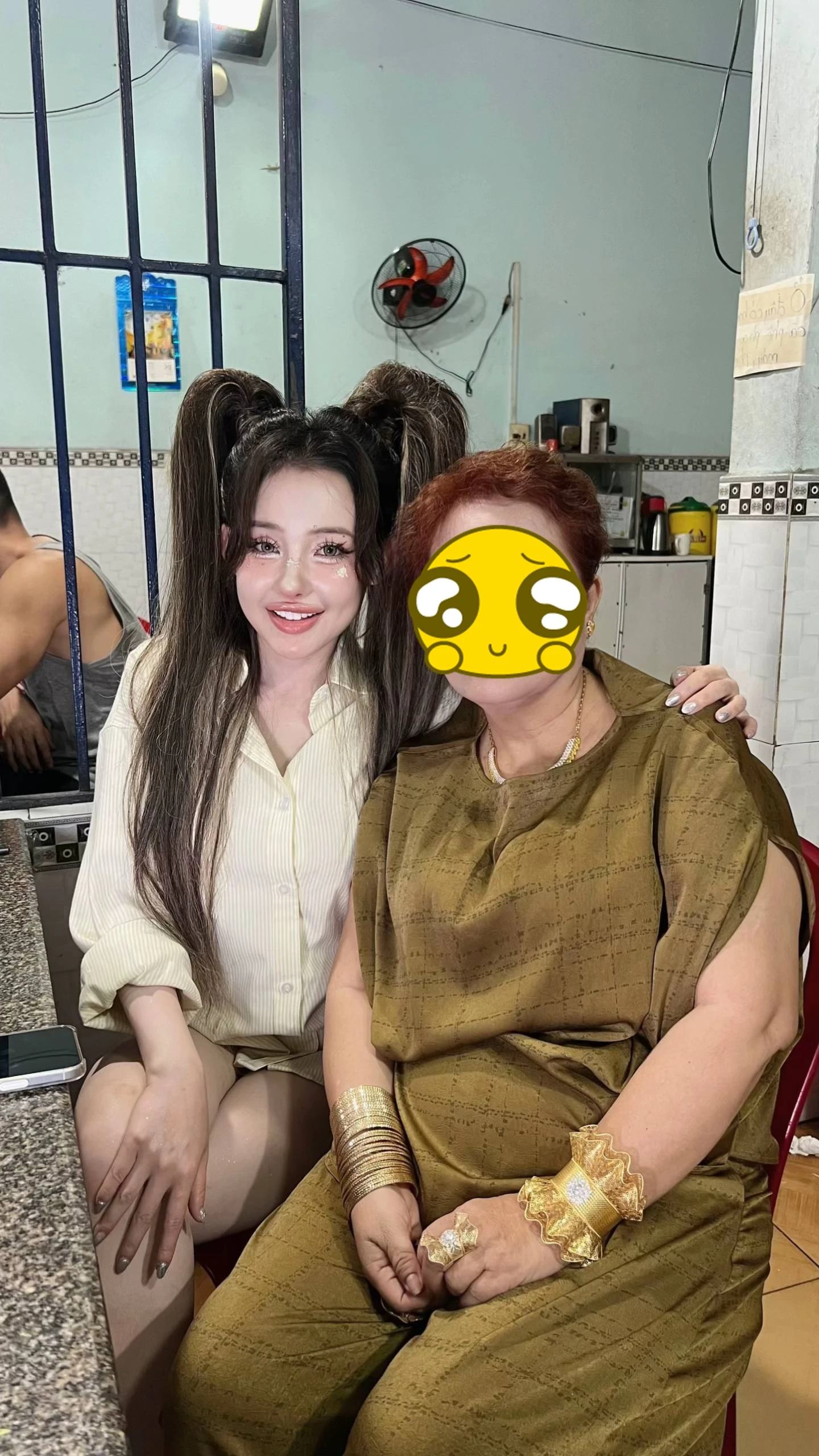 Sự thật về mối quan hệ giữa Ngân 98 và bố mẹ ruột