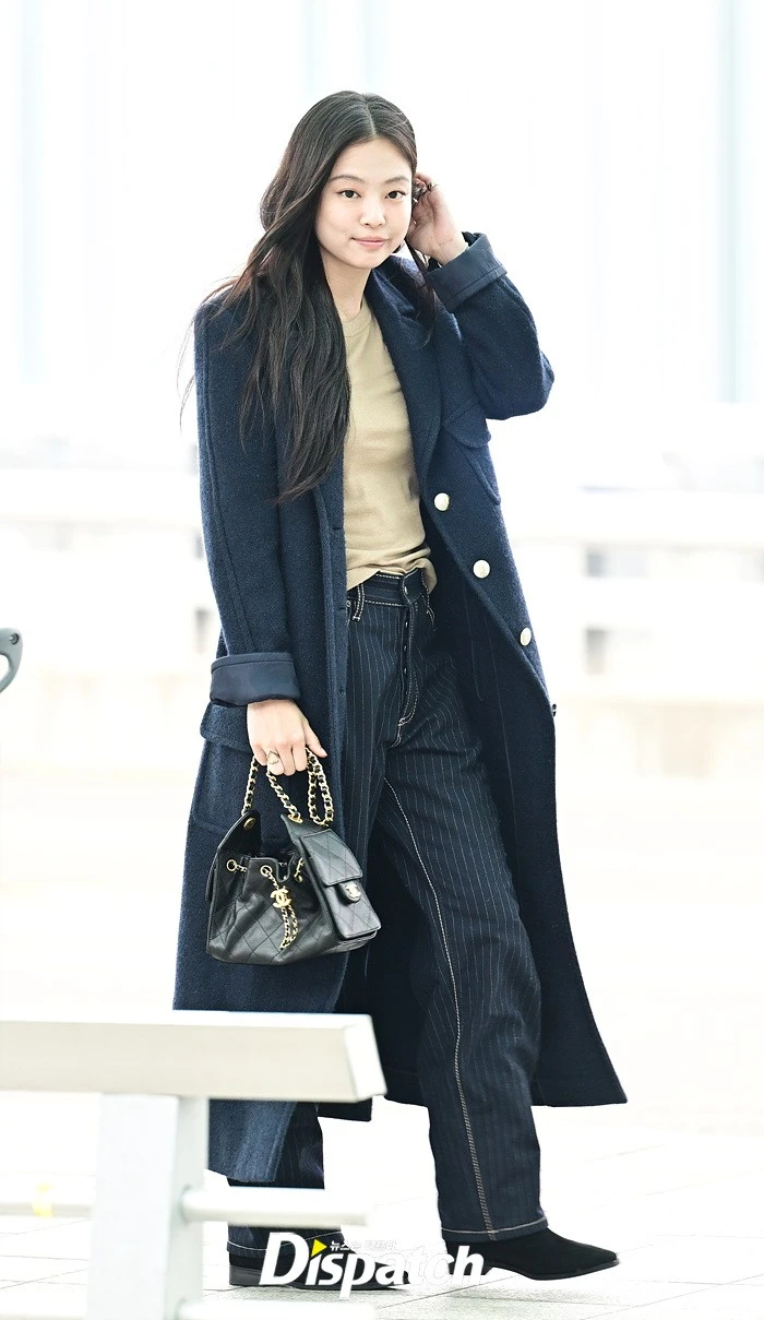 Bùng binh tình ái Jennie (BLACKPINK) - Kai (EXO) - V (BTS) đụng mặt, tạo nên cuộc hội ngộ lịch sử