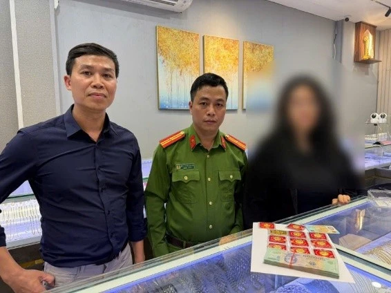 Nữ sinh viên mang toàn bộ số vàng đi bán vì tin cuộc gọi giả danh cán bộ điều tra