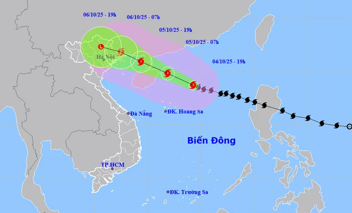 Tin bão số 11 Matmo mới nhất: Giật cấp 15, cách đặc khu Hoàng Sa 290km