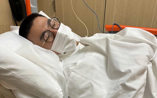 Tình hình đáng lo của Công Vinh sau cấp cứu vì ngộ độc