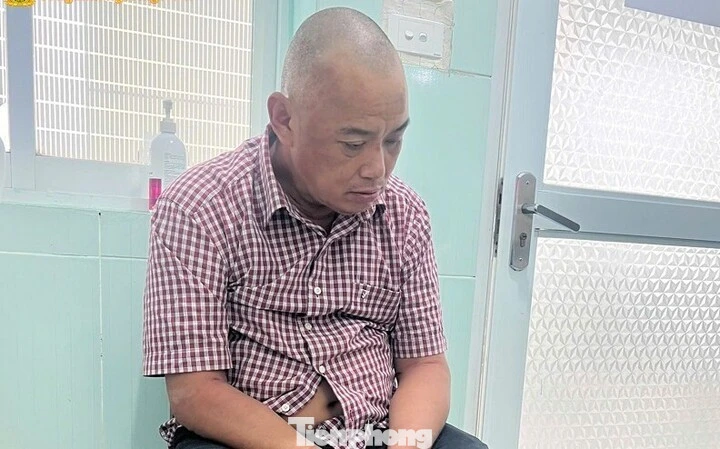 Đại úy Công an bị thương khi giải cứu cháu nhỏ bị đối tượng kề dao vào cổ