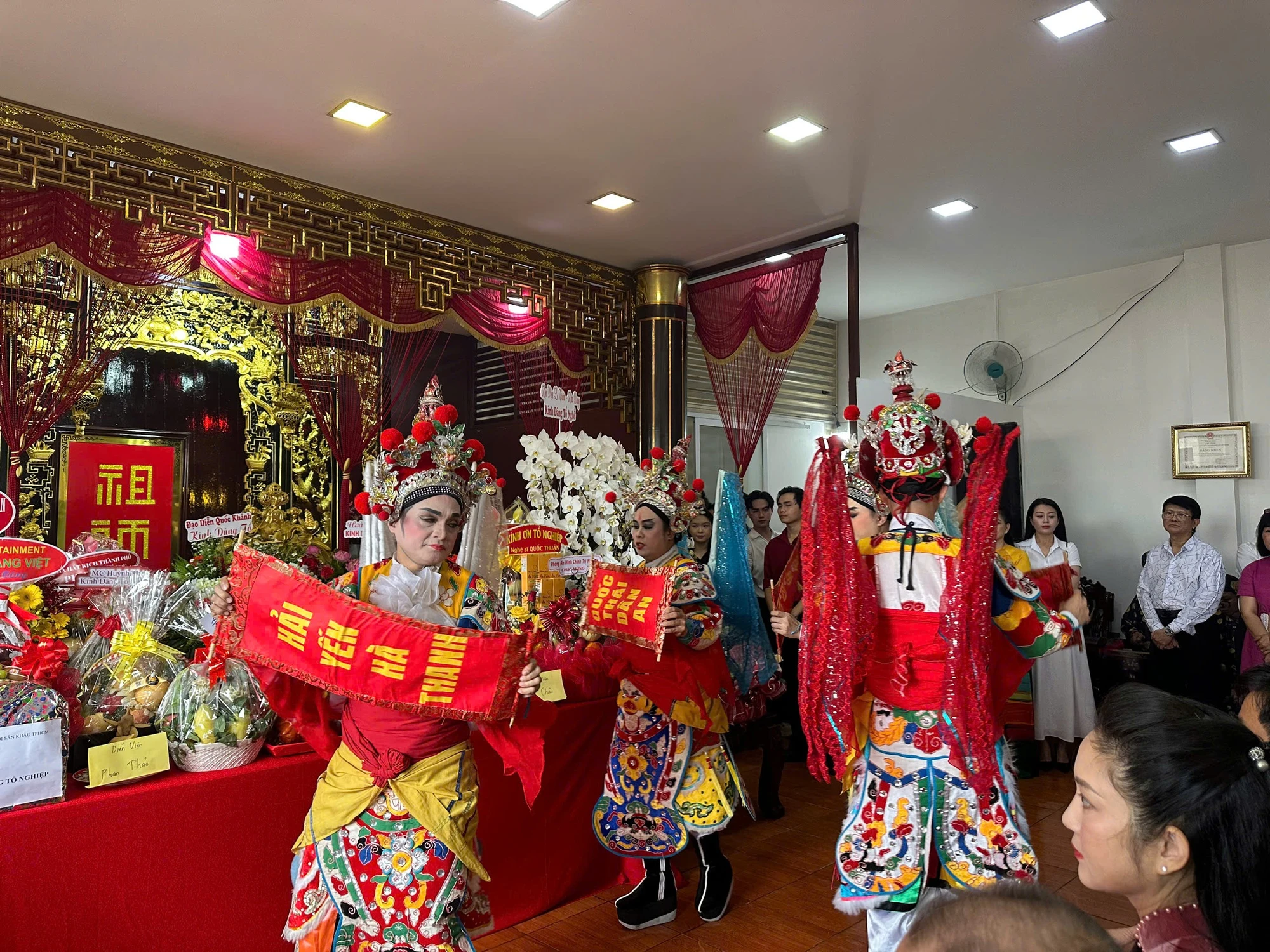 NSND Trịnh Kim Chi: “Dùng toàn bộ tiền cúng Tổ để cứu trợ đồng bào bão lụt miền Bắc, miền Trung”