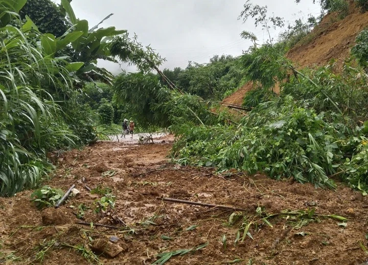 Trôi vào cống nước, học sinh lớp 3 tử vong thương tâm