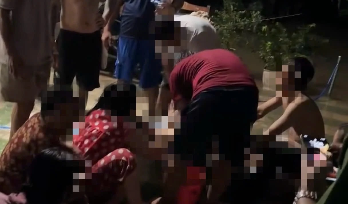 Bé trai 4 tuổi tử vong thương tâm khi trượt chân xuống sông sau nhà