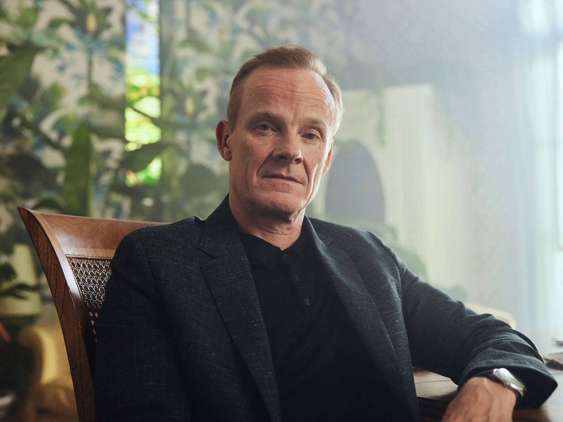 Xem phim Sex Education, tôi nhận ra mình đã biến con thành kẻ luôn sợ hãi thể hiện cảm xúc