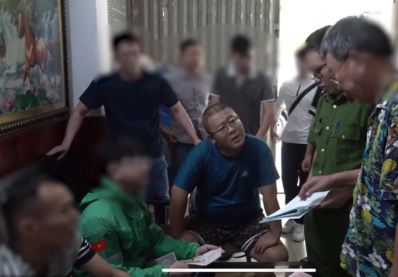 Công an Khánh Hòa bàn giao tên tội phạm lừa đảo cho Trung Quốc