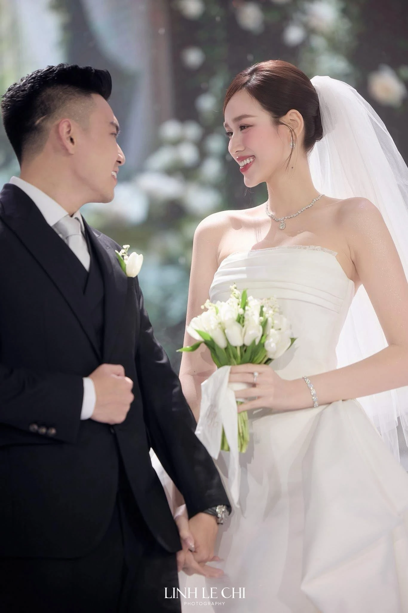 Trước Đỗ Hà, đám cưới của Đoàn Văn Hậu - Doãn Hải My cũng khiến dân tình luỵ mãi không thôi