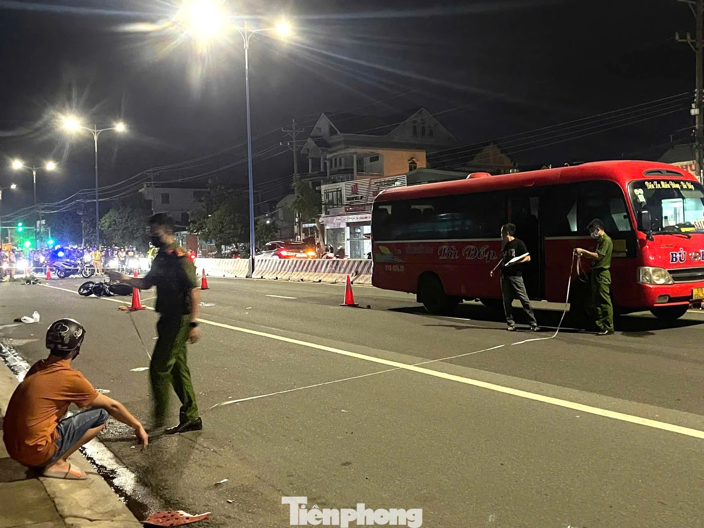 Tai nạn liên hoàn hy hữu trên đường ở TPHCM, 4 người thương vong