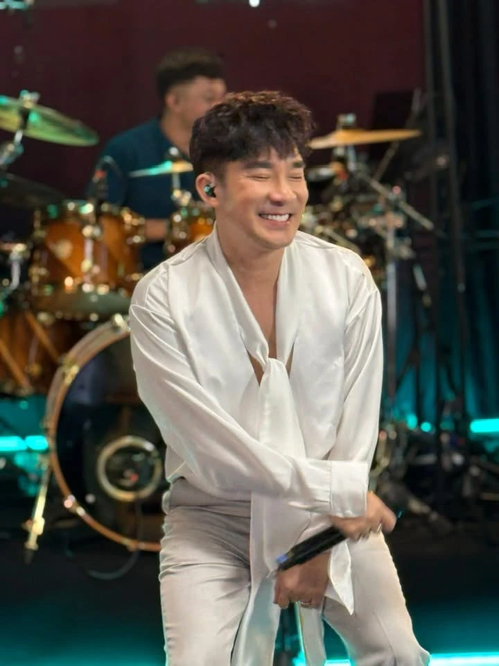 Nam ca sĩ quê Hà Nội: