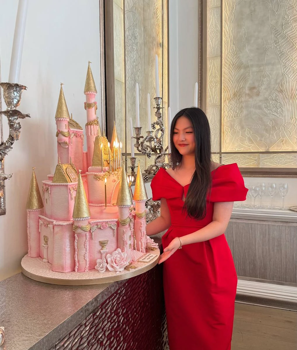 MC Lý Tương đăng ảnh mừng ái nữ Vương Thi Linh tròn 16 tuổi