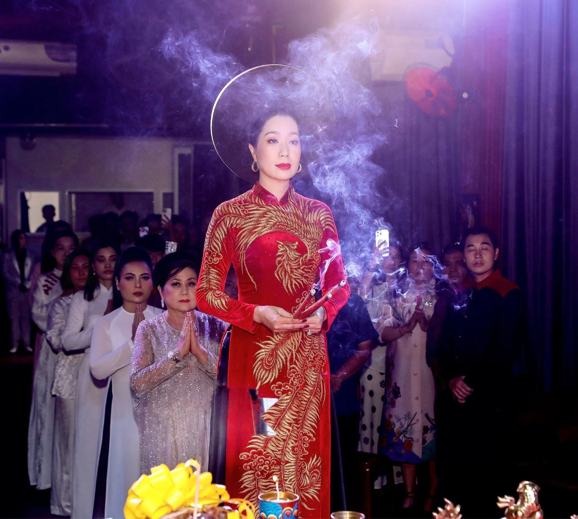 Nữ NSND là Phó Chủ tịch, vừa đỗ lớp Tiến sĩ: Hôn nhân viên mãn, 54 tuổi vẫn trẻ trung, body quyến rũ