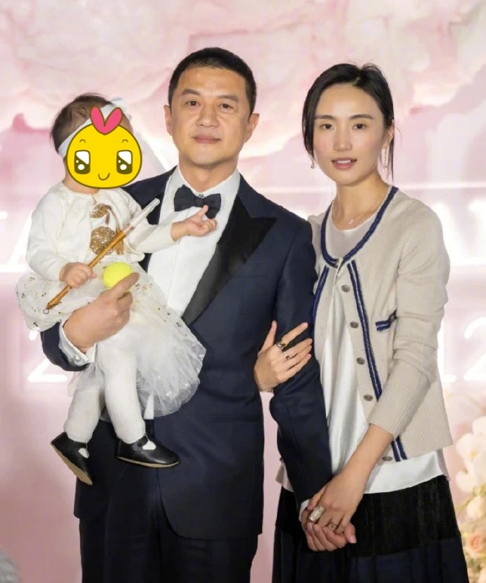 1 Hoa hậu tuyên bố ly hôn khi chồng diễn viên thất thế