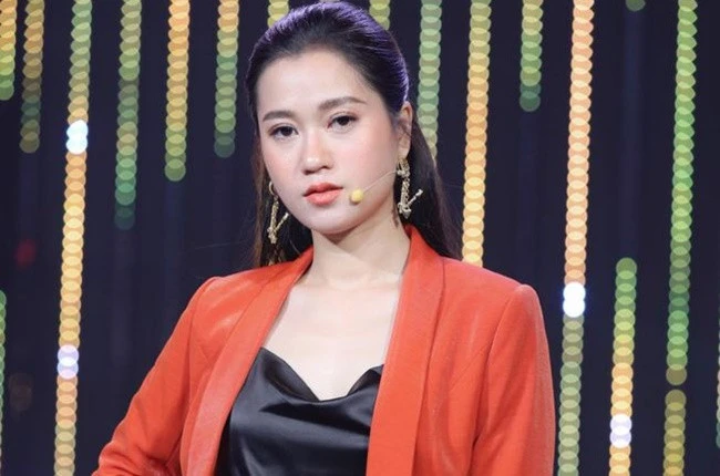 Nữ diễn viên nổi tiếng quỳ gối xin tiền từ thiện cho người nghèo: U36 là mẹ 2 con, xinh đẹp, chồng chiều