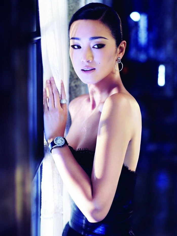 Mỹ nhân quyền lực nhất Cbiz có quá khứ làm “bé ba” chấn động, được o bế vì cặp kè đạo diễn hàng đầu