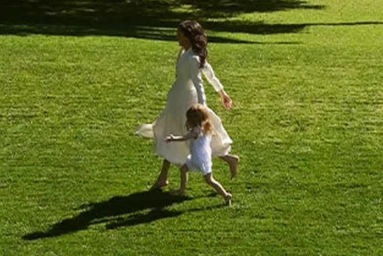 Meghan chia sẻ khoảnh khắc với Công chúa Lilibet khiến mọi bà mẹ đều thấy mình trong đó