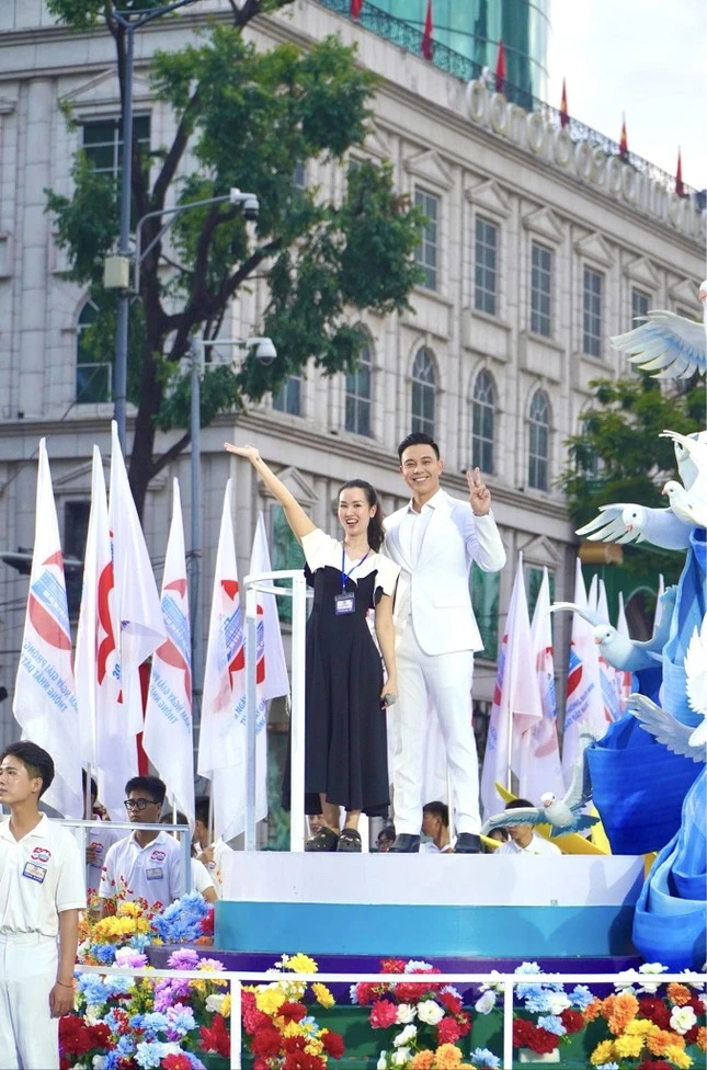 Tranh luận Võ Hạ Trâm hát bản hit 2,2 tỷ view Viết Tiếp Câu Chuyện Hoà Bình