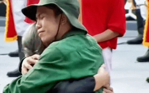 Nữ nghệ sĩ cực viral sau lễ diễu binh, diễu hành 30/4, xem video xong ai cũng rưng rưng nghẹn ngào