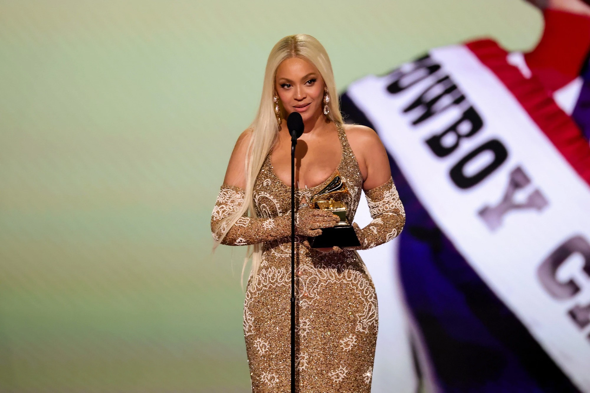 Nữ hoàng nhạc pop ế vé thảm: Tất cả là tại Taylor Swift?