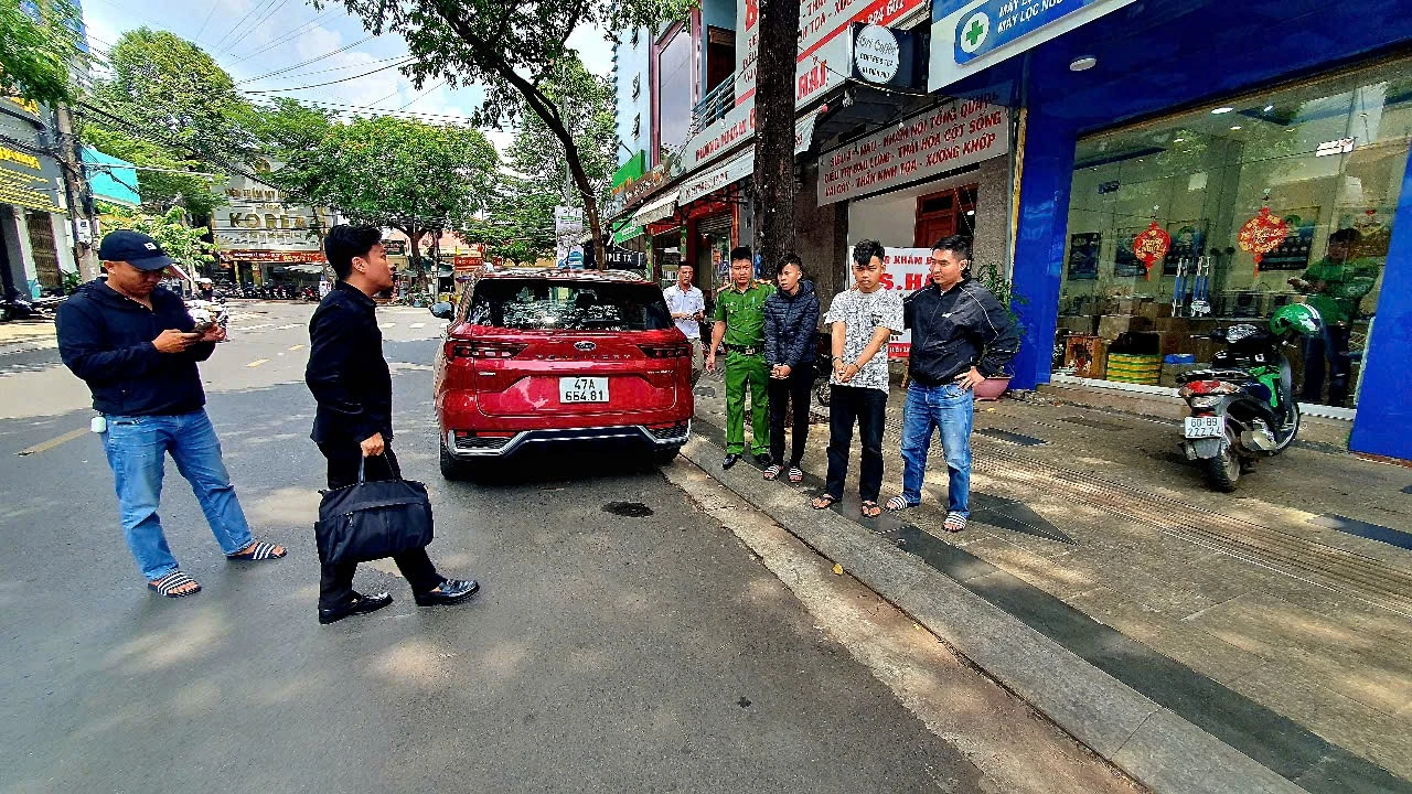 Nhóm thiếu niên sống lang thang liên tiếp trộm cắp tài sản trên xe đỗ ngoài đường