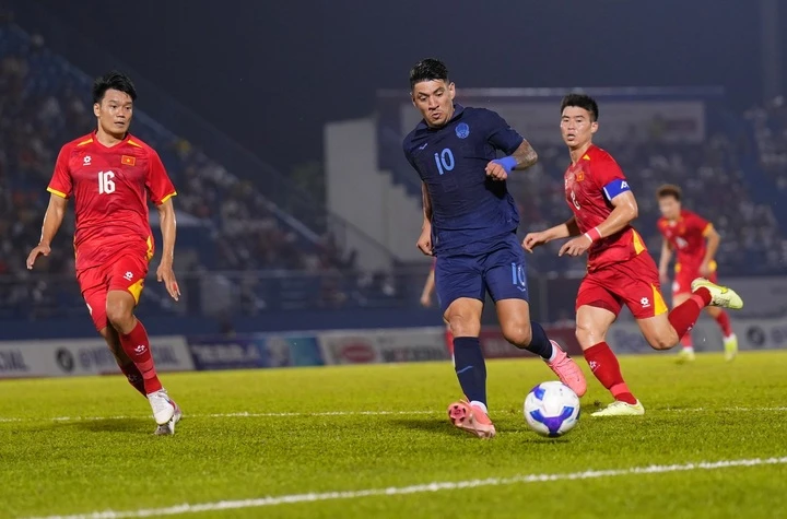 Huấn luyện viên Kim Sang-sik chọn 2 ngôi sao nhập tịch đấu Man Utd