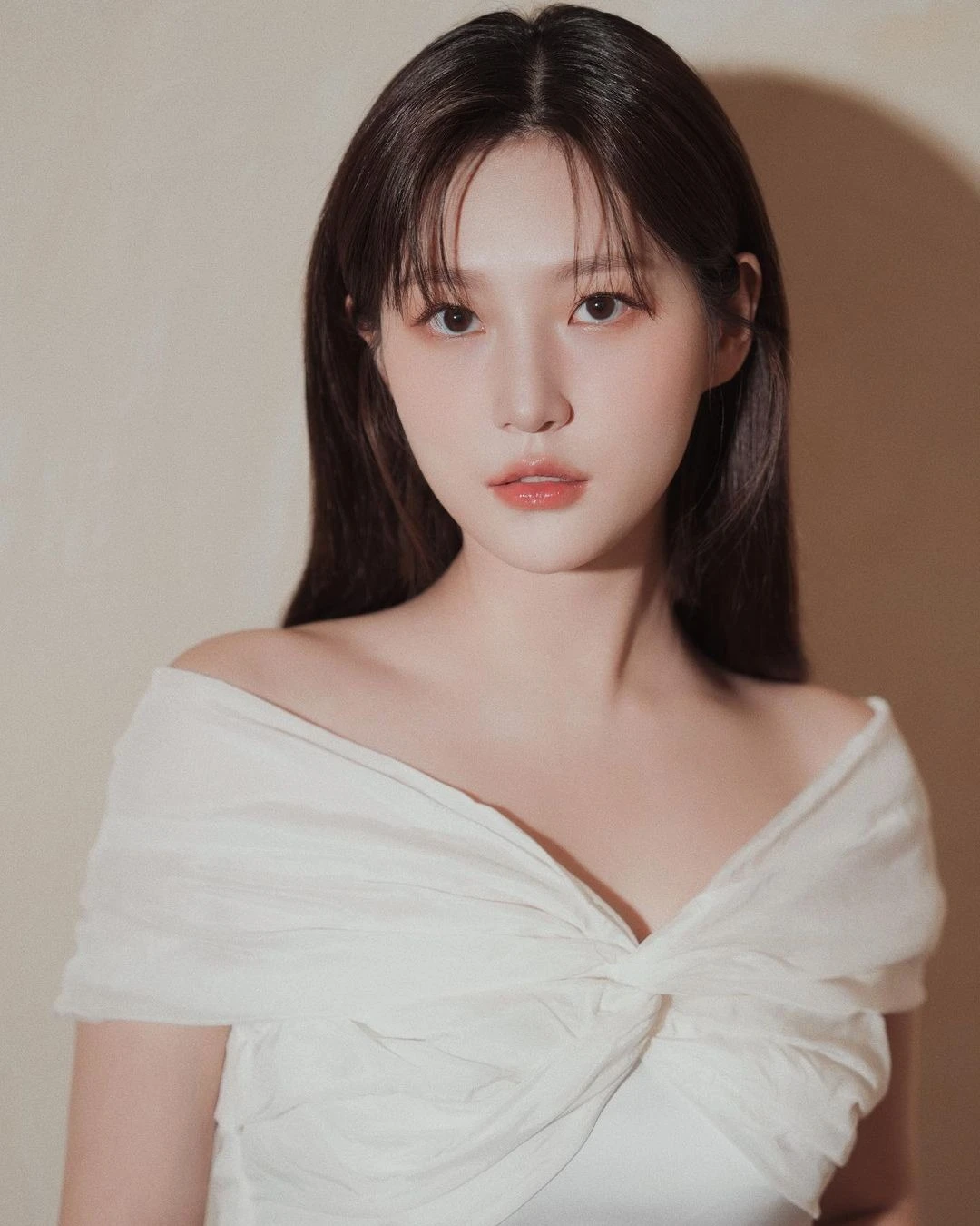 Ồn ào Kim Soo Hyun lại dậy sóng: Thêm nghi vấn sốc về đời tư Kim Sae Ron, 1 nam ca sĩ bị lôi vào cuộc