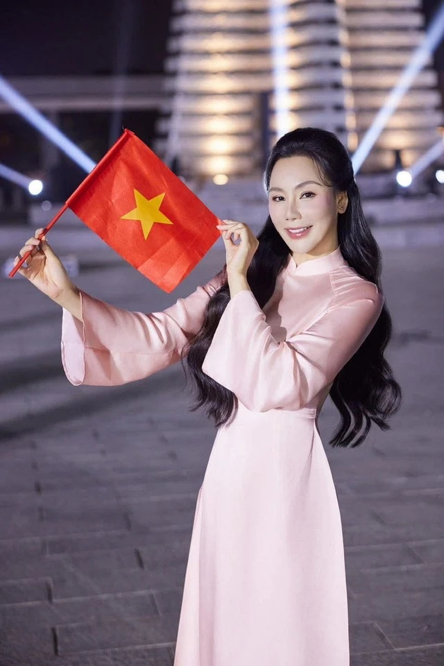 Nữ ca sĩ Việt là thủ khoa trường quân đội, trả lời cực thông minh khi bị đồn là đại gia