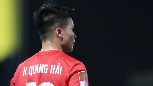 Quang Hải đối diện nguy cơ không thể cùng HLV Kim Sang-sik so tài với MU