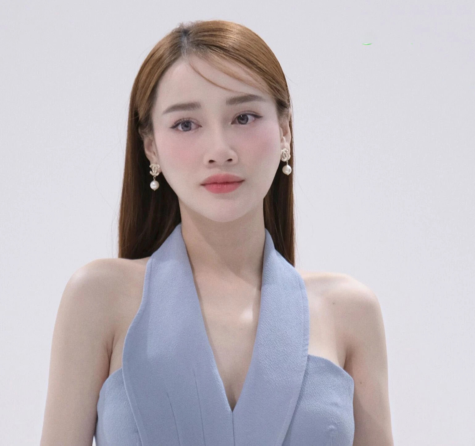 Mỹ nhân Việt sở hữu nhà vườn 70 tỷ, biệt thự khắp các tỉnh thành: Lên đời phú bà nhờ 