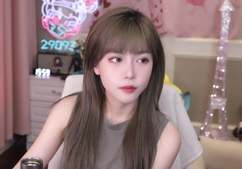 Nữ streamer yêu cầu làm việc không tưởng trên sóng, dân tình ngán ngẩm vì quá lố!