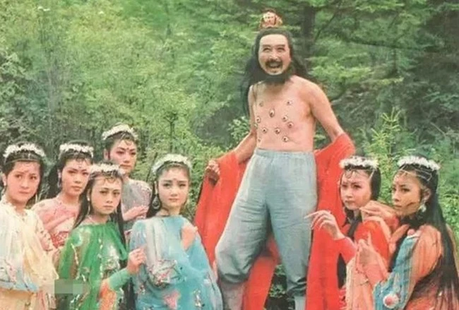 Yêu quái trăm mắt trong Tây Du Ký 1986 ngoài đời có học vấn không ngờ: Học Văn rồi lại nghiên cứu UFO, khiến cả đoàn phim kính nể vì điều này!