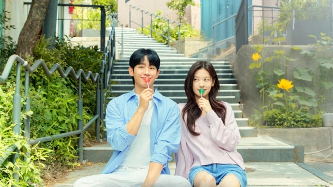 Love Next Door mới chiếu đã chiếm top 1 Việt Nam, cặp chính hot điên đảo lấn át dàn siêu sao