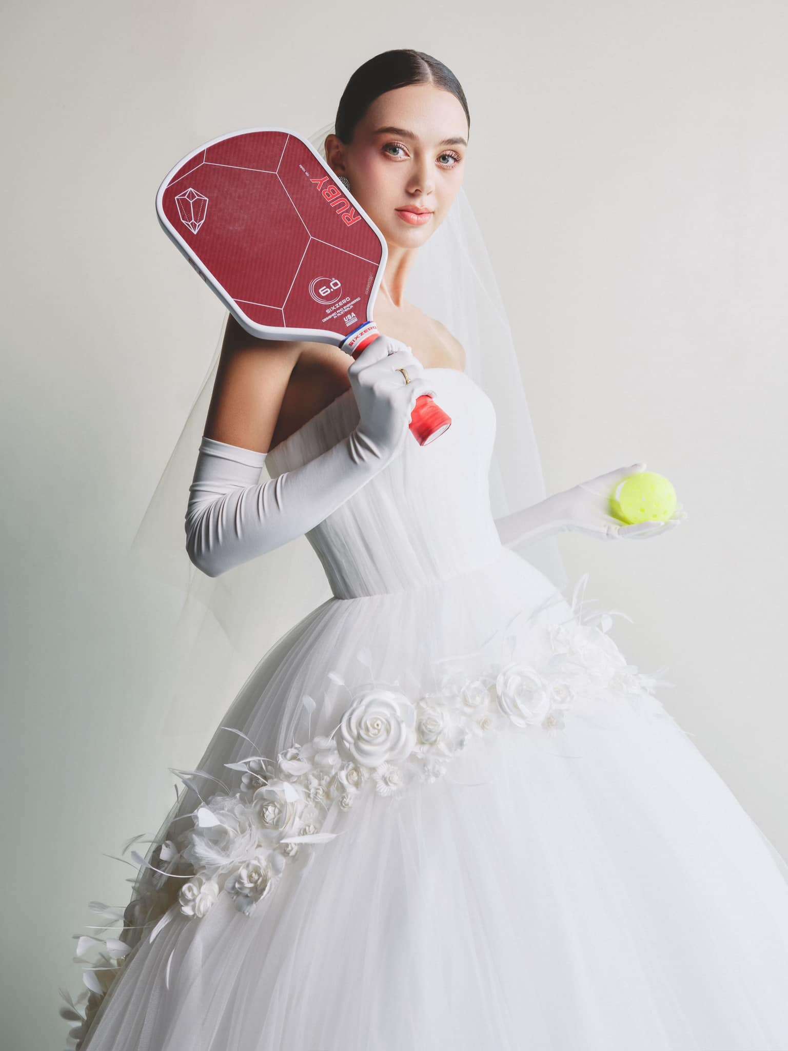 Hội WAGs Việt chơi Pickleball: Vợ Bùi Tiến Dũng gây sốt khi mặc váy cưới “phẩy vợt”, bạn gái Văn Thanh lên đồ nóng bỏng