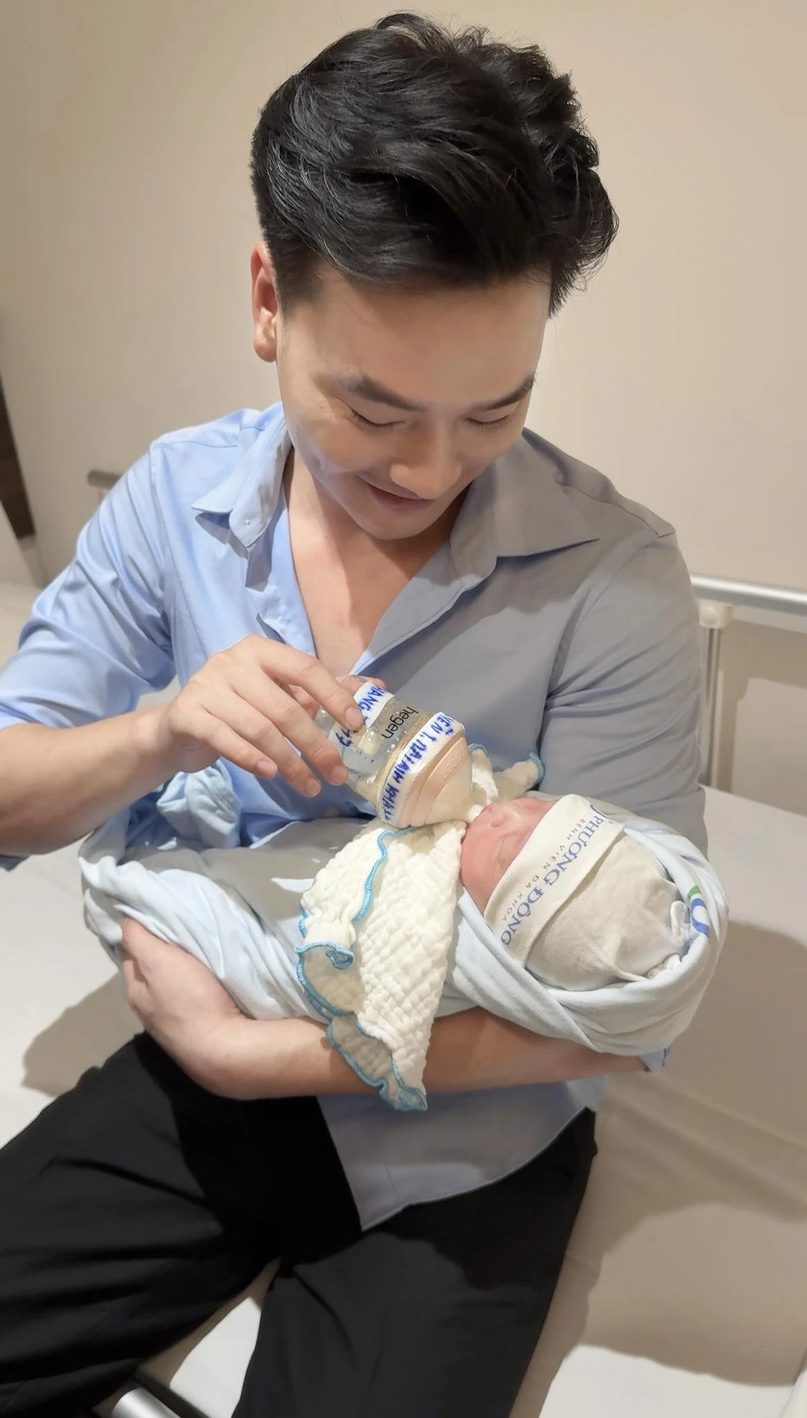 Nam thần phim VTV và vợ streamer chào đón con đầu lòng sau 6 tháng kết hôn
