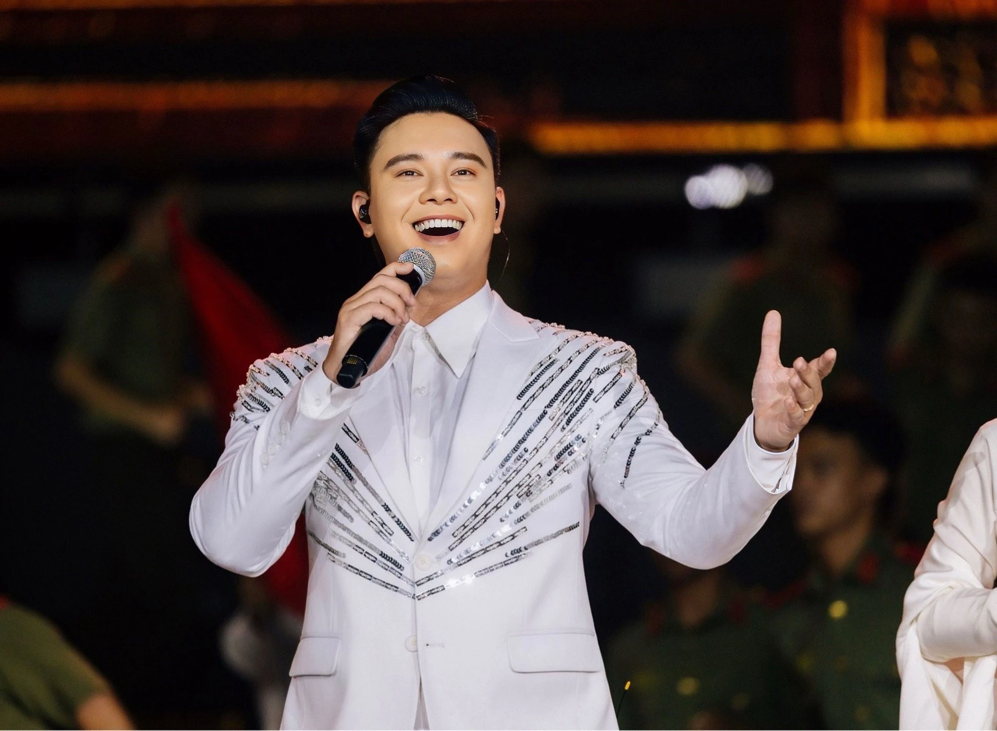 Tóc Tiên - Duy Khánh - Puka và dàn sao cùng lan toả tinh thần tự hào: Nếu có kiếp sau tôi vẫn muốn là người Việt Nam!