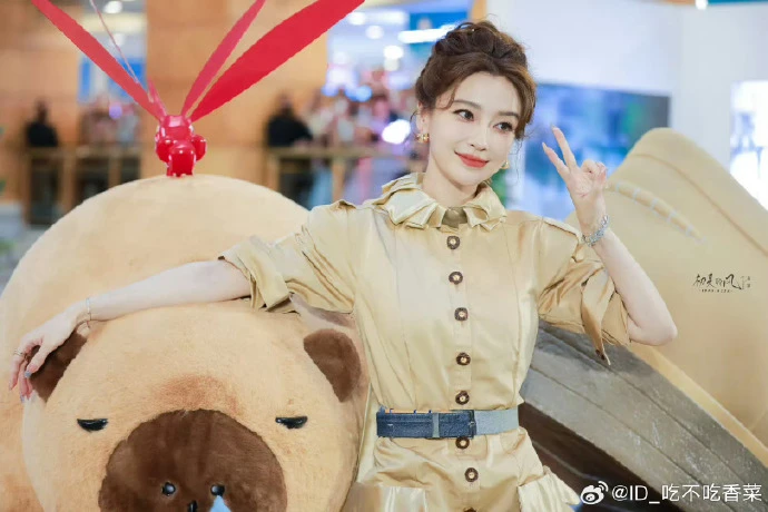 Angelababy ê chề: Mặc lại váy cũ từ 3 năm trước đi sự kiện, cố nén nước mắt nhưng bị mỉa mai quá giả tạo