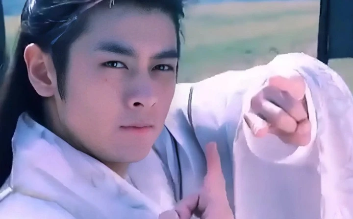Nam thần đình đám 