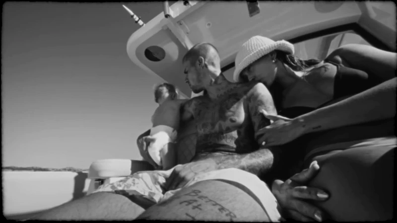 Justin Bieber tung MV mới mà sao view flop thế này, quý tử giật trọn spotlight nhưng netizen tiếc đúng 1 điều