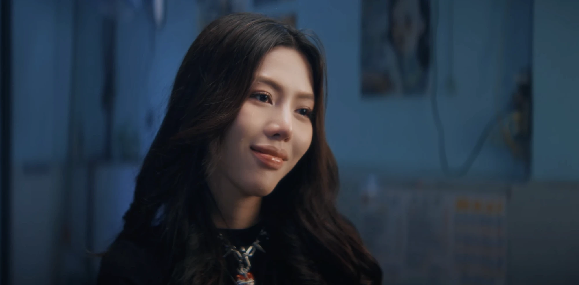 1 Em Xinh bị loại đem cả quán cơm gà lên MV debut, khoảnh khắc khiến dân tình 