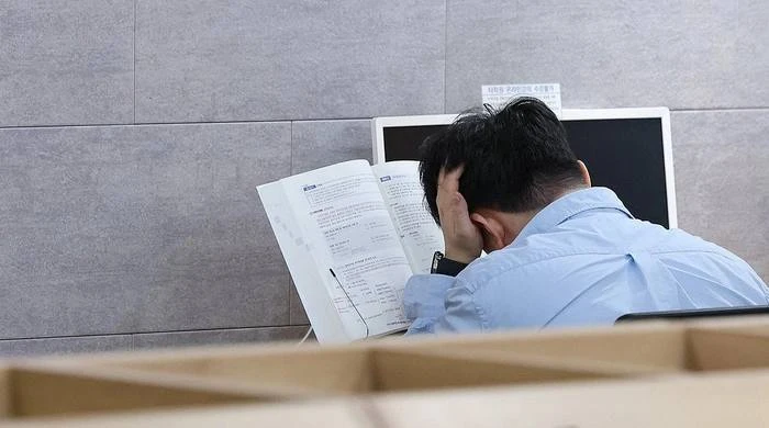 Hiện tượng lạ ở nền kinh tế lớn thứ 4 châu Á: Sinh viên không dám tốt nghiệp vì sợ... thất nghiệp