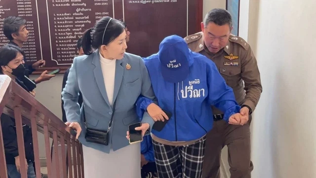 Vừa bước vào nhà, người phụ nữ hoảng hốt khi chồng cũ nấp trong bóng tối, nói ra 1 câu lạnh người