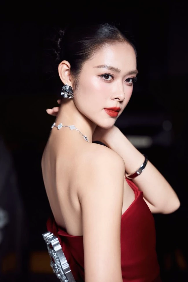 Hotgirl lấy con trai nghệ sĩ 