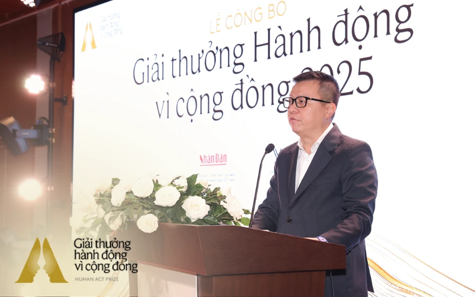 Hoa hậu Hà Trúc Linh rạng rỡ trong tà áo dài tại Human Act Prize 2025, bật mí một kế hoạch đặc biệt sắp tới