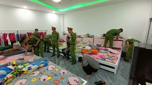 Bắt quả tang 6 cặp nam nữ mua bán dâm trong 2 cơ massage ở Đắk Lắk