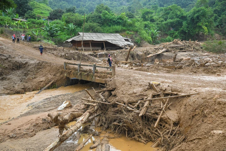 Lũ dữ xé toạc núi rừng, bản làng ở Điện Biên thành biển bùn hoang tàn