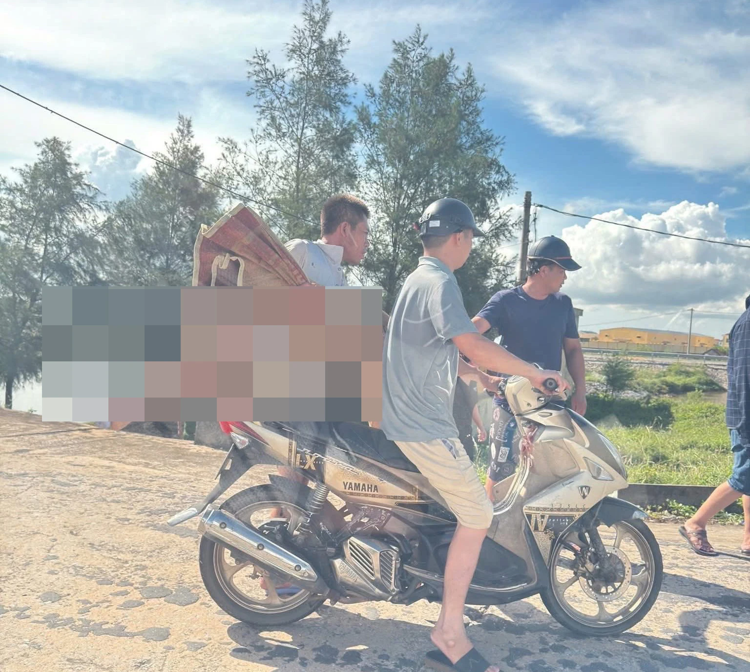 Thương tâm 2 cháu nhỏ gặp nạn khi đi tắm biển ở Ninh Bình