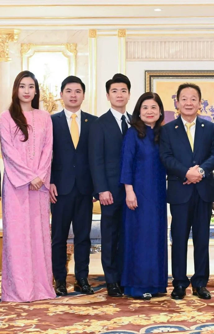 Đỗ Mỹ Linh khoe visual sáng bừng trong khung hình quyền lực nhà bầu Hiển, chuẩn khí chất dâu hào môn